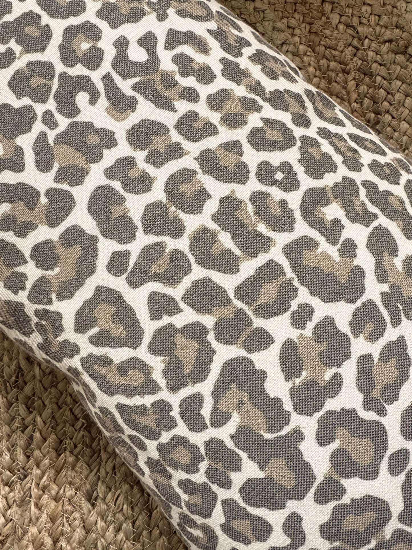 Kussen panterprint beige