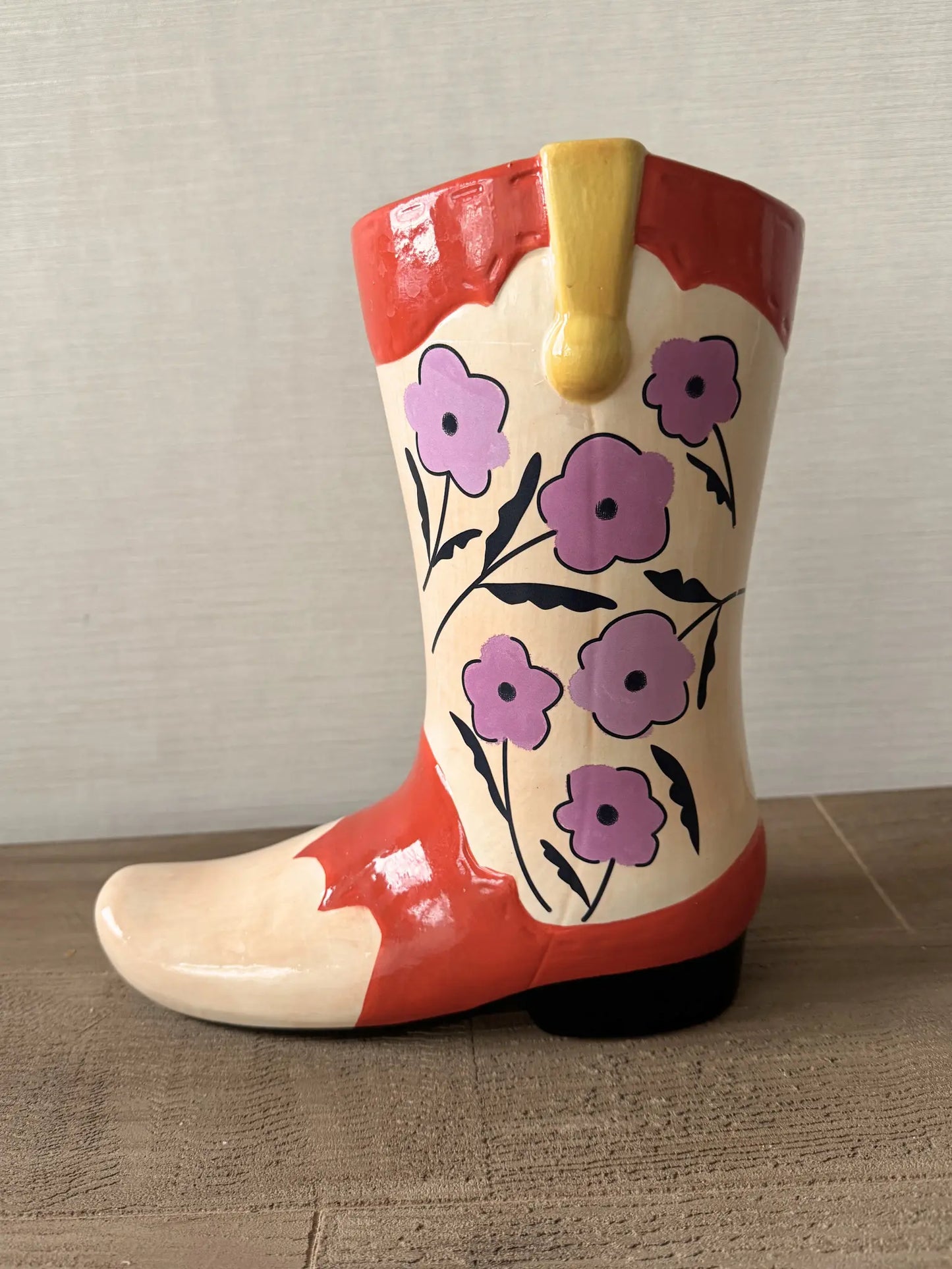 Vaas cowboylaars met bloemen