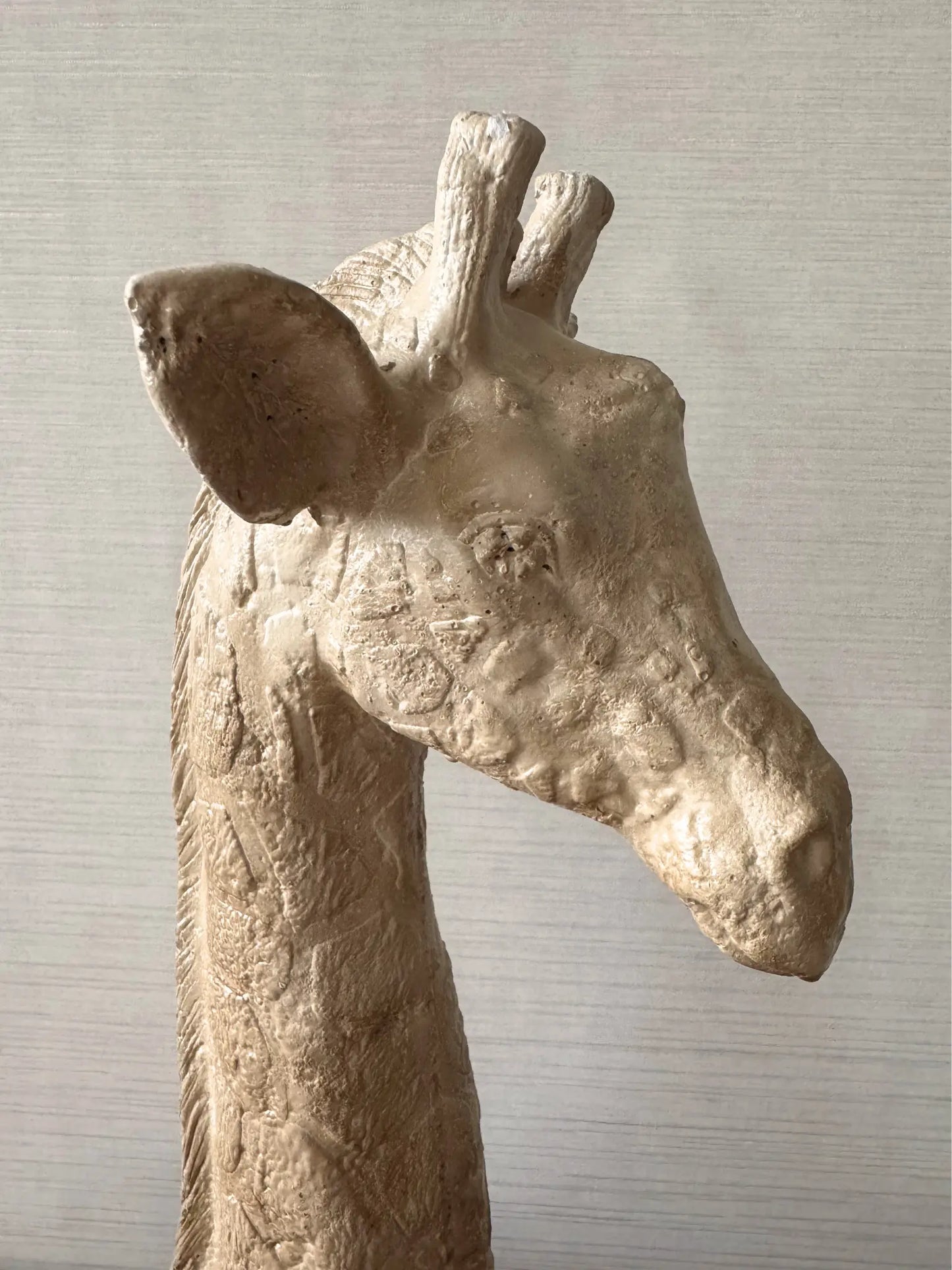 Ornament giraffe beige