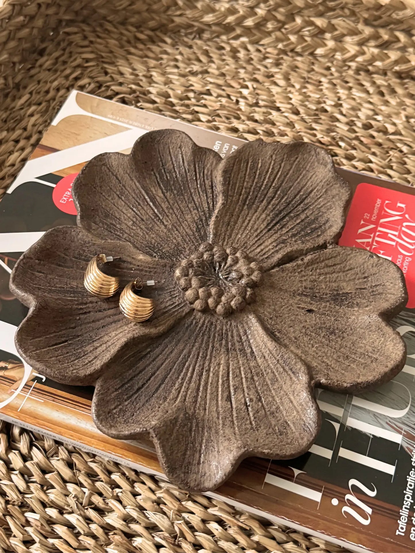 Aardewerk plateau bloem bruin