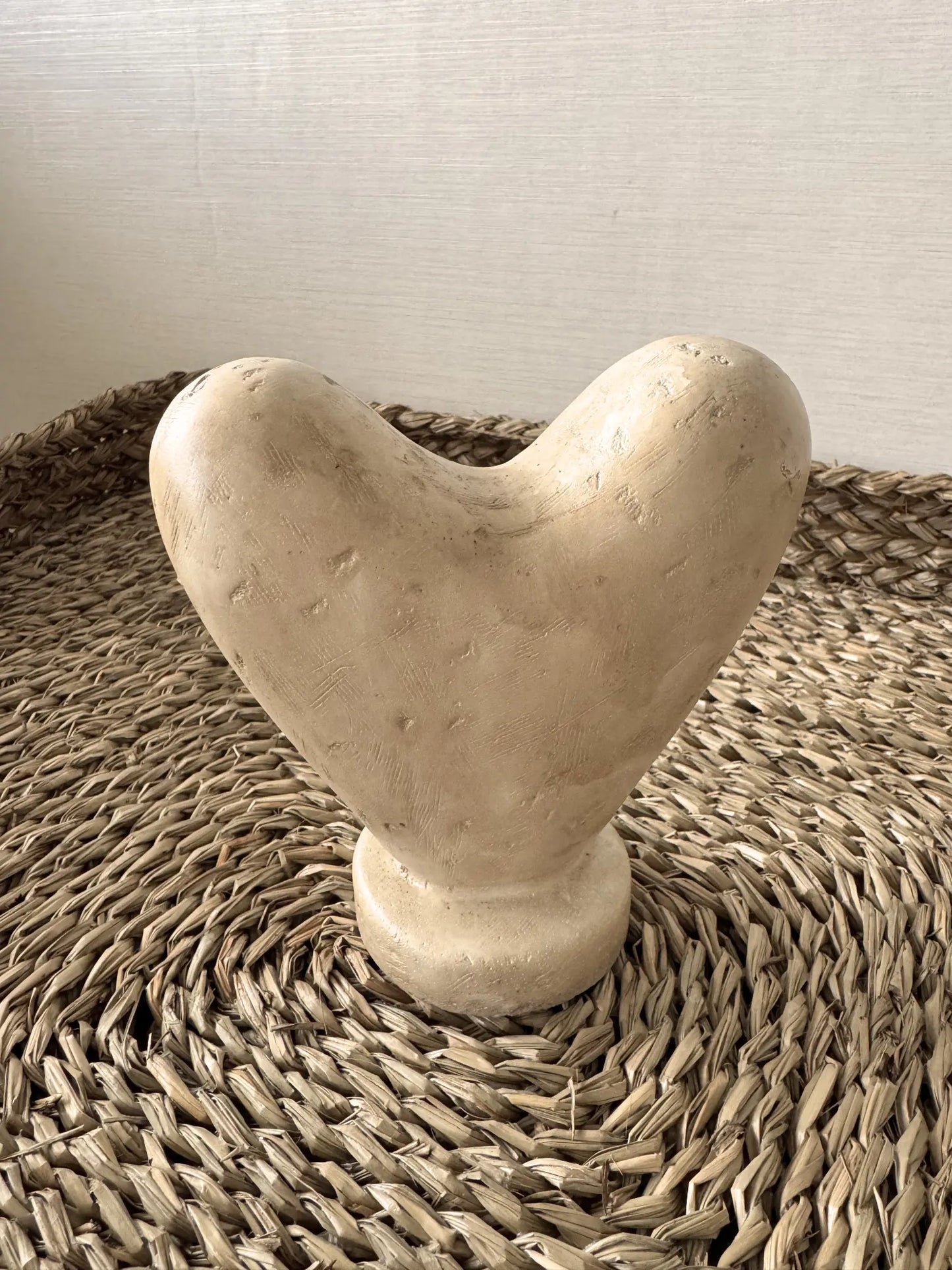 Aardewerk ornament hart beige