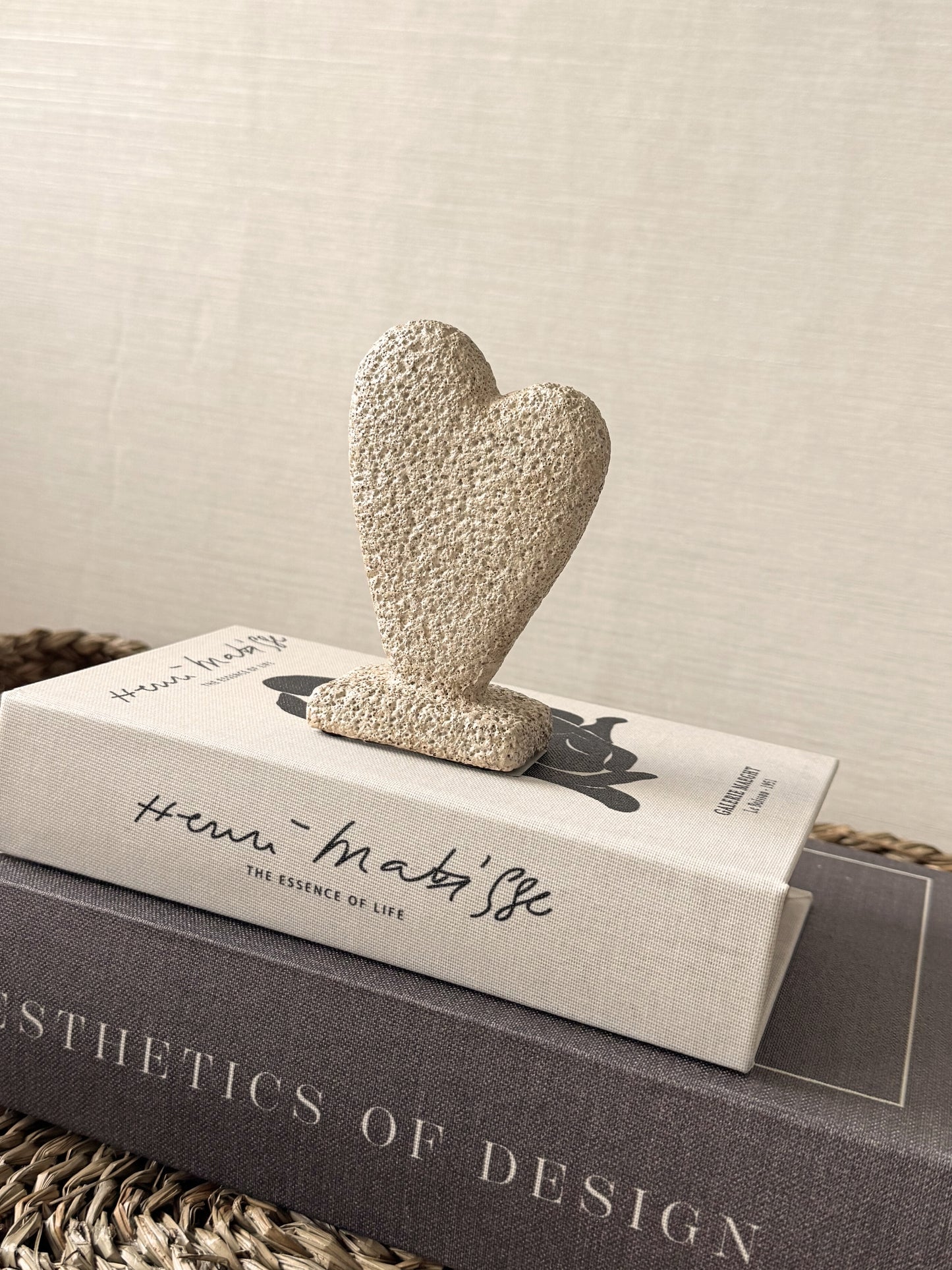 Aardewerk ornament hart dicht beige