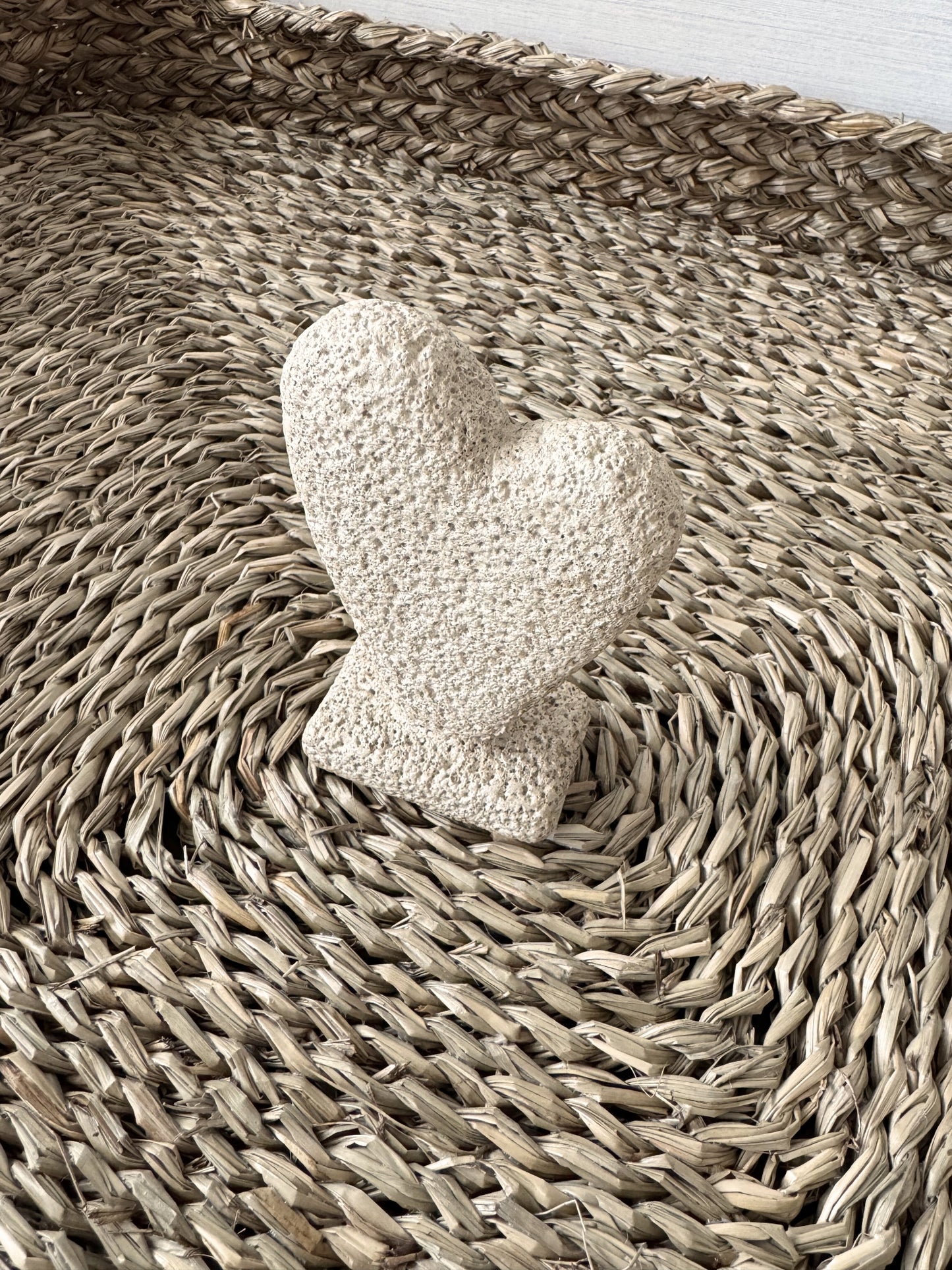 Aardewerk ornament hart dicht beige