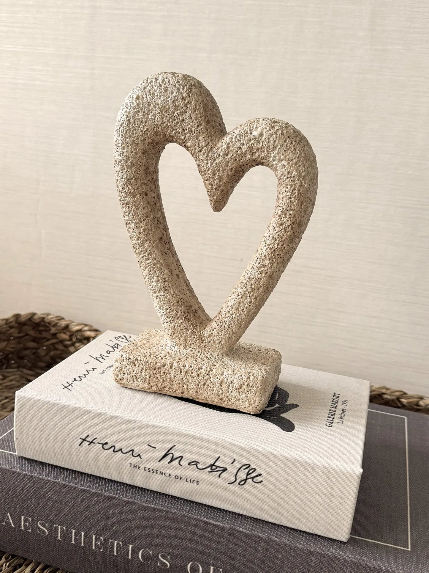 Aardewerk ornament hart open beige