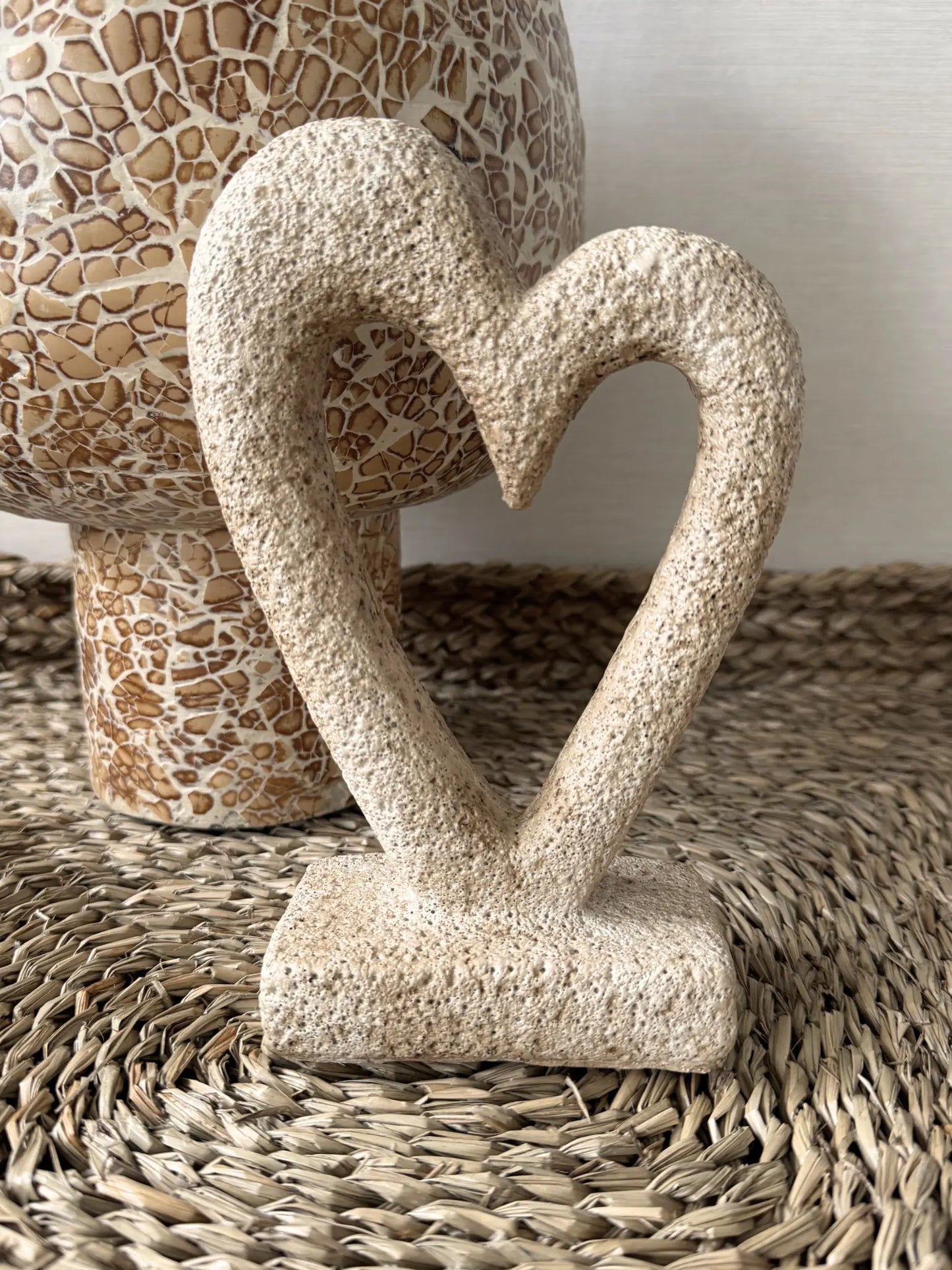 Aardewerk ornament hart open beige