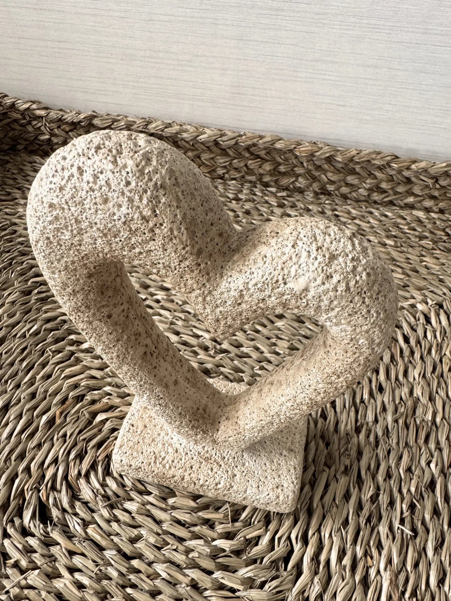 Aardewerk ornament hart open beige