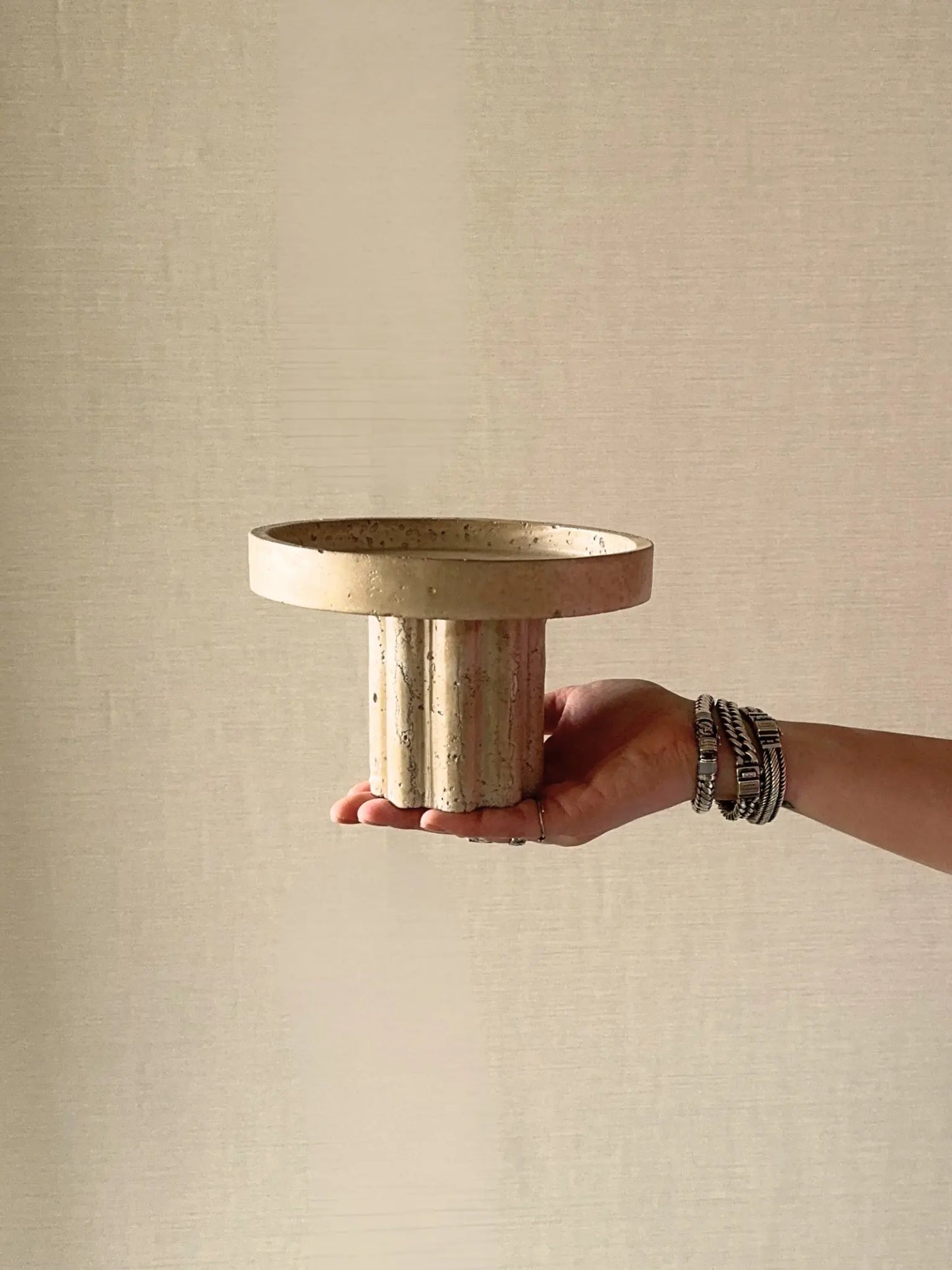 Aardewerk plateau verhoger beige