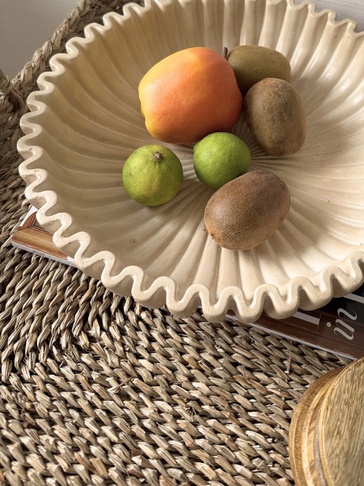 Aardewerk schaal met ribbel beige