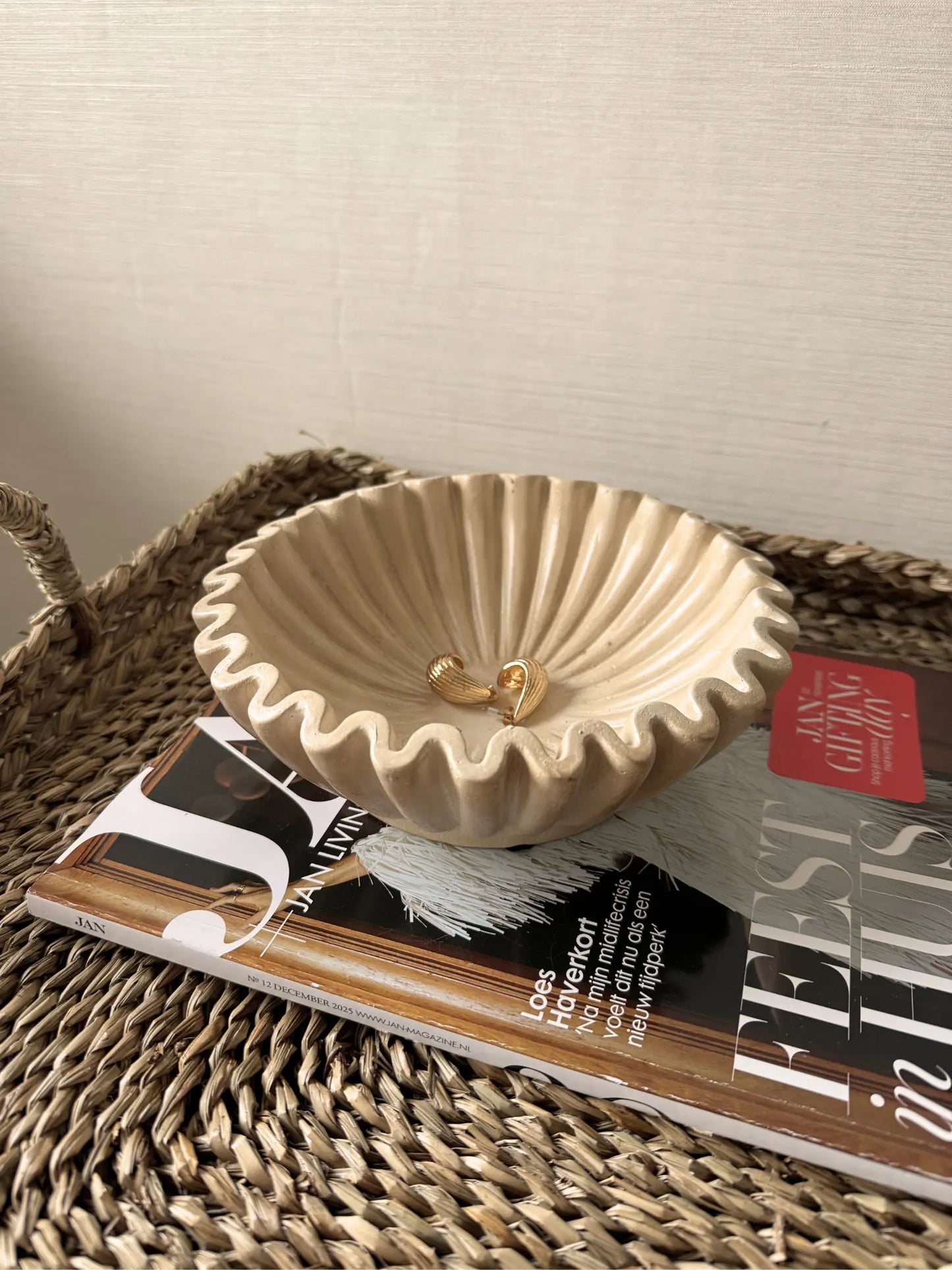 Aardewerk schaal met ribbel beige