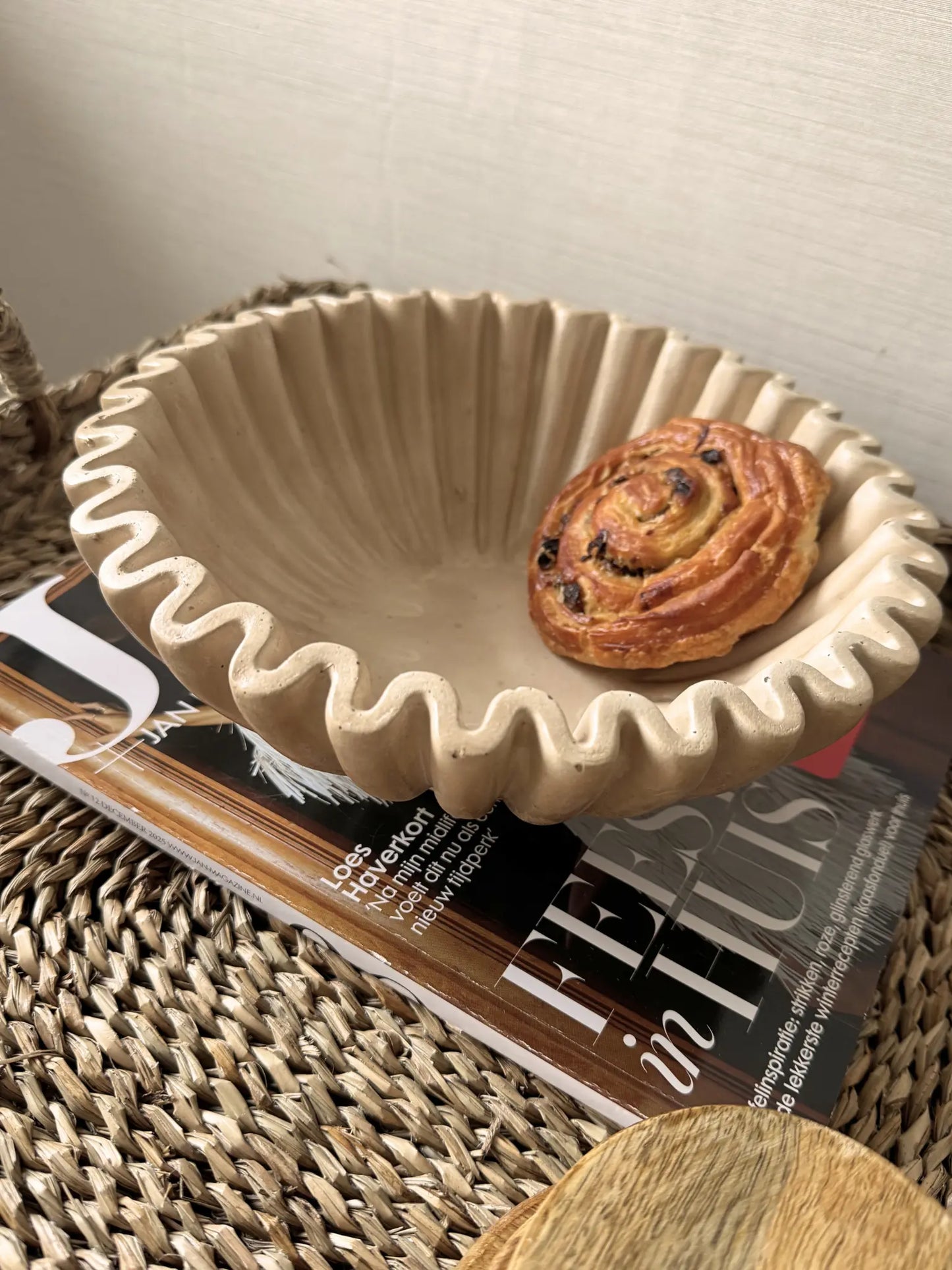 Aardewerk schaal met ribbel beige