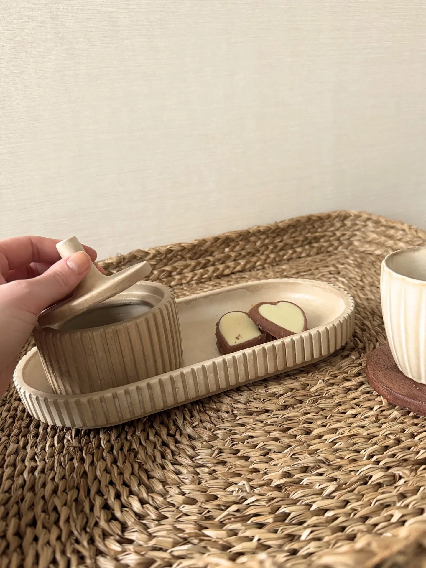 Aardewerk dienblad met pot