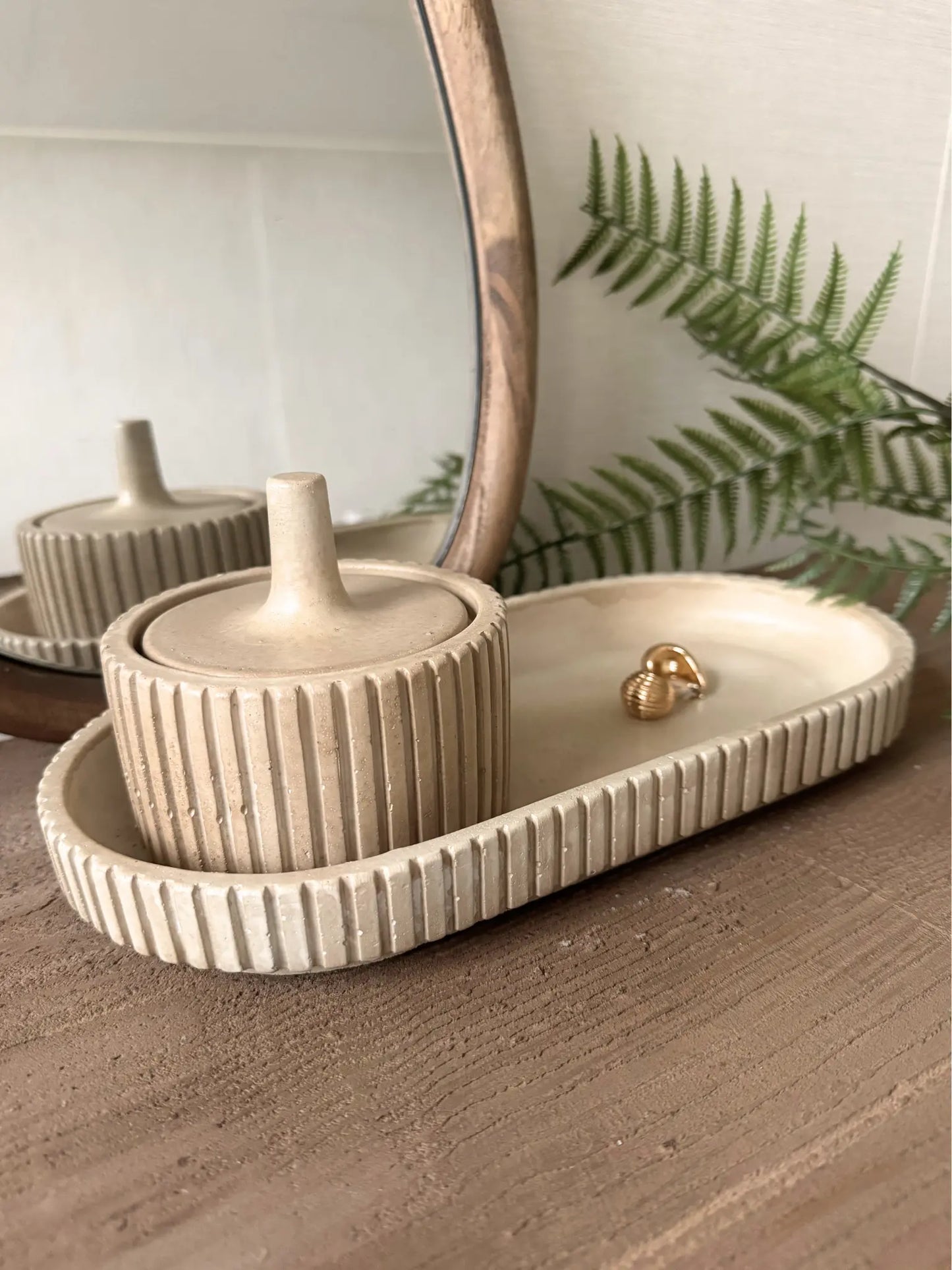 Aardewerk dienblad met pot