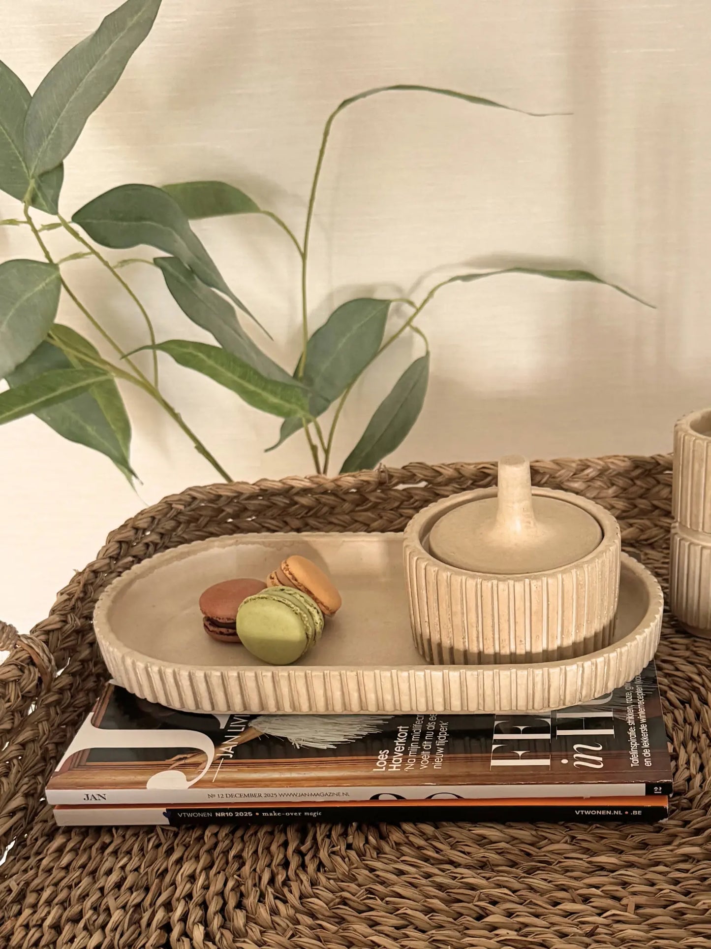 Aardewerk dienblad met pot