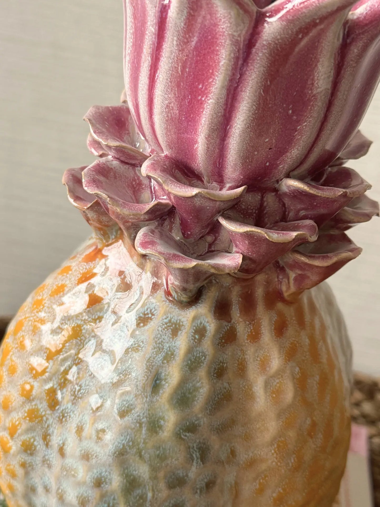 Aardewerk vaas bloemvorm regenboog