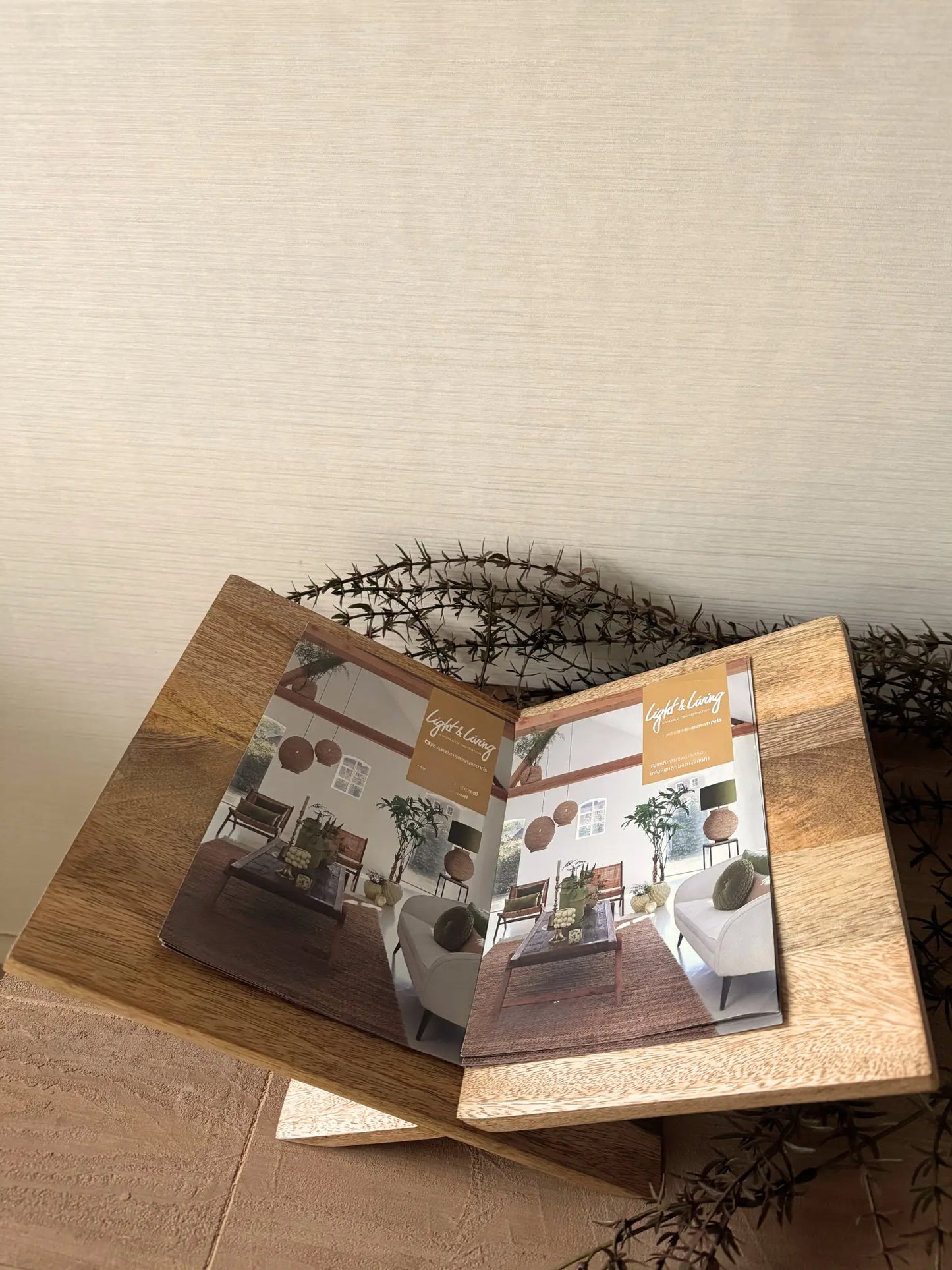 Boekenstandaard Light & Living