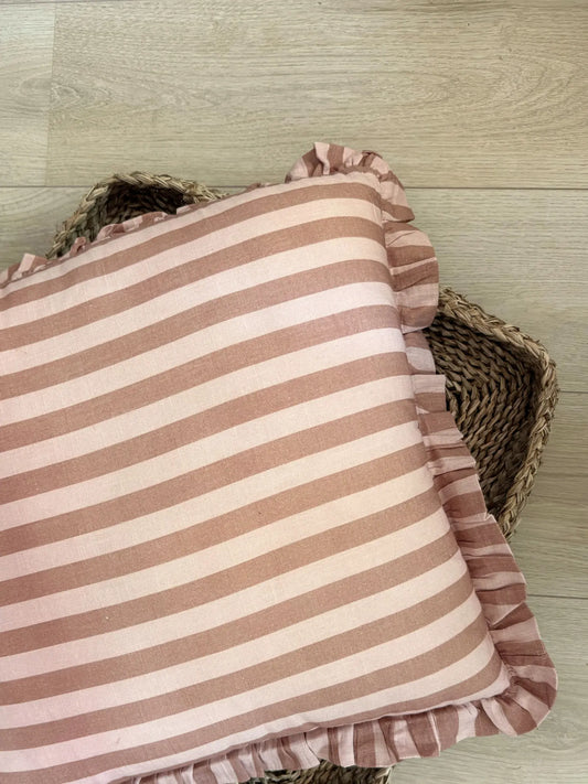 Kussen gestreept met roezels roze/beige 50 x 50 cm