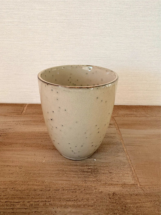 Mok bruin met spikkels