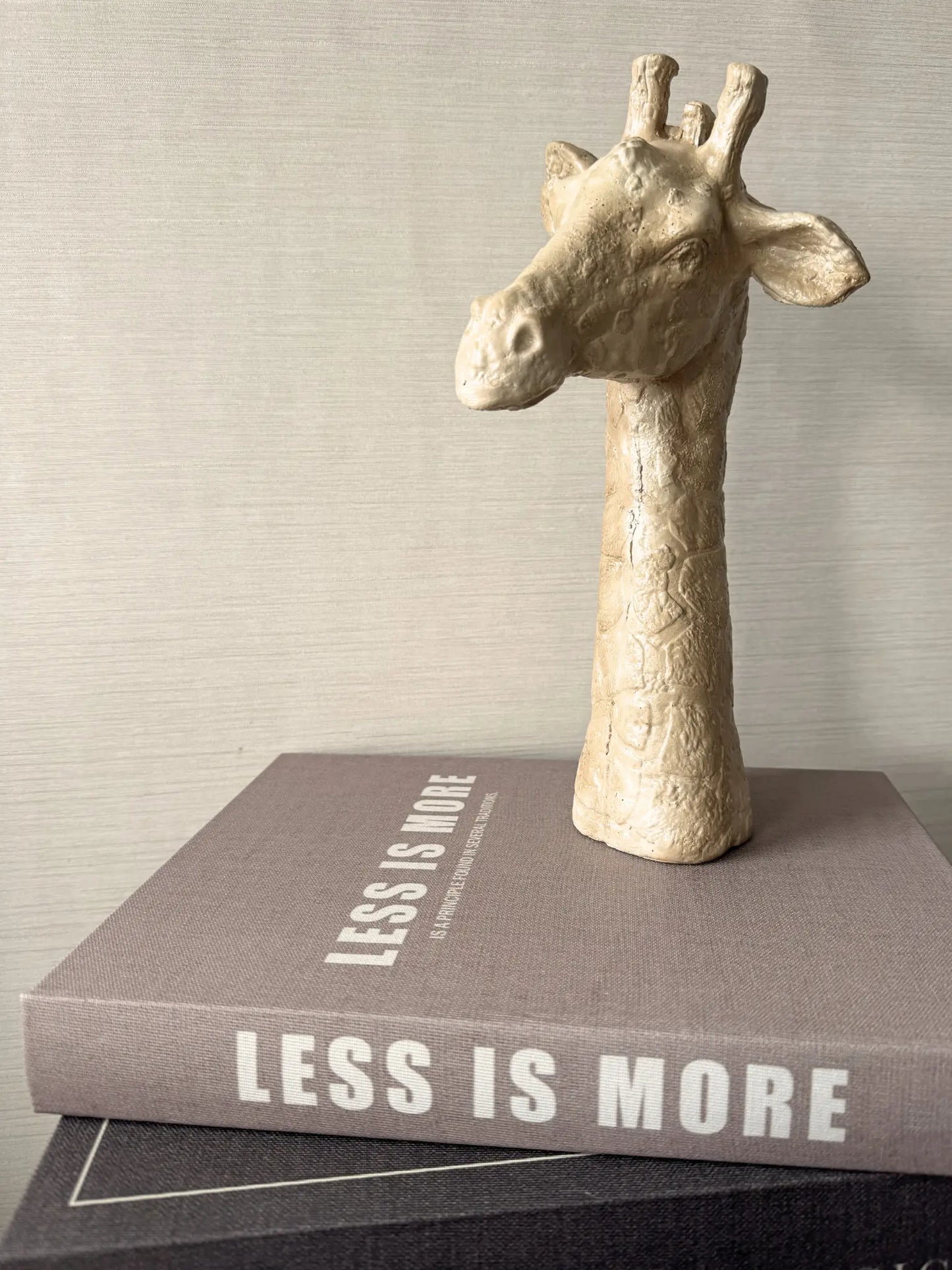 Ornament giraffe beige