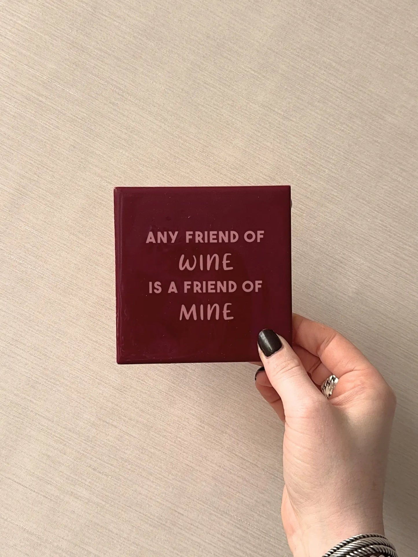 Tegeltje - Any friend of wine