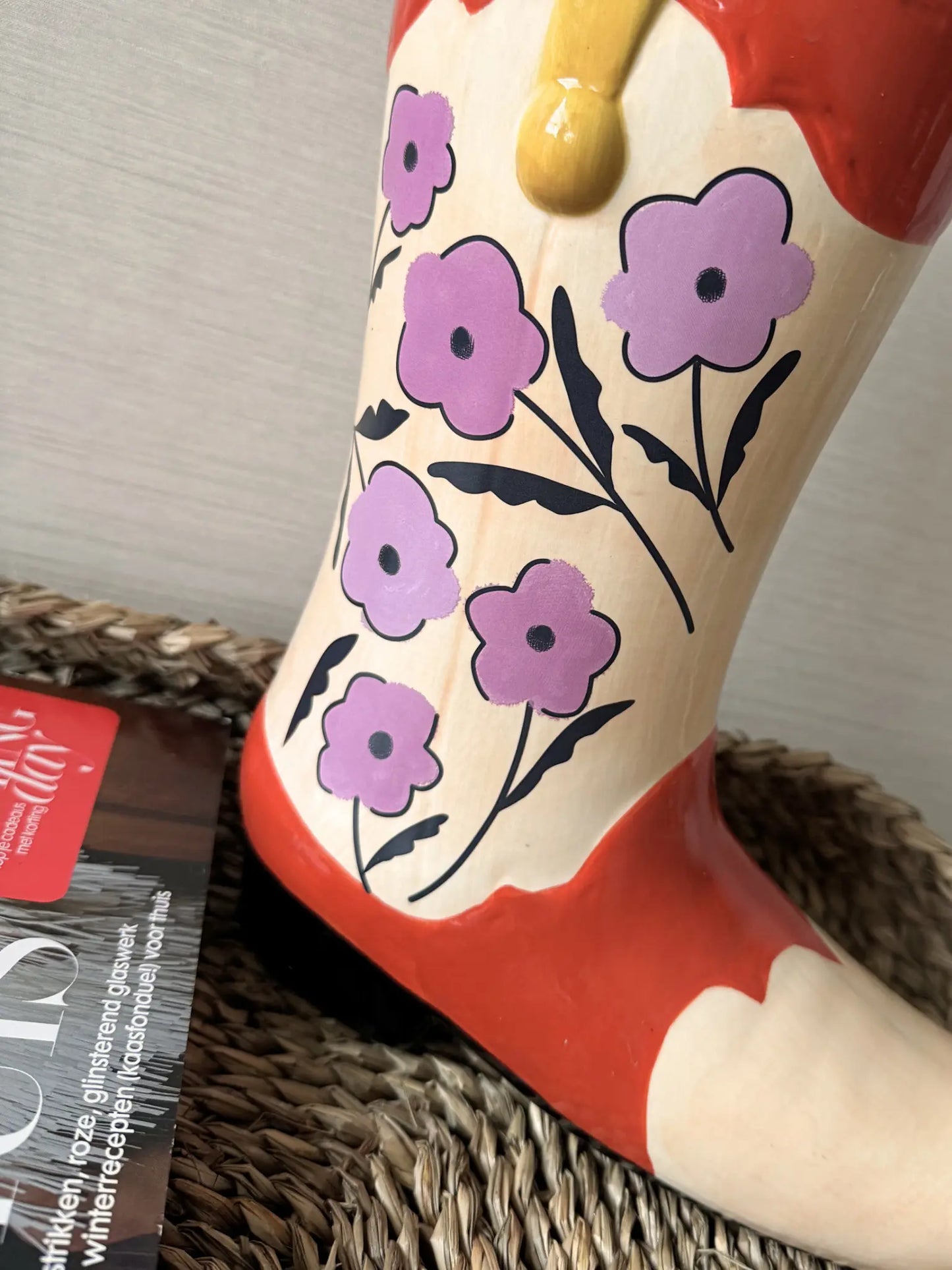 Vaas cowboylaars met bloemen