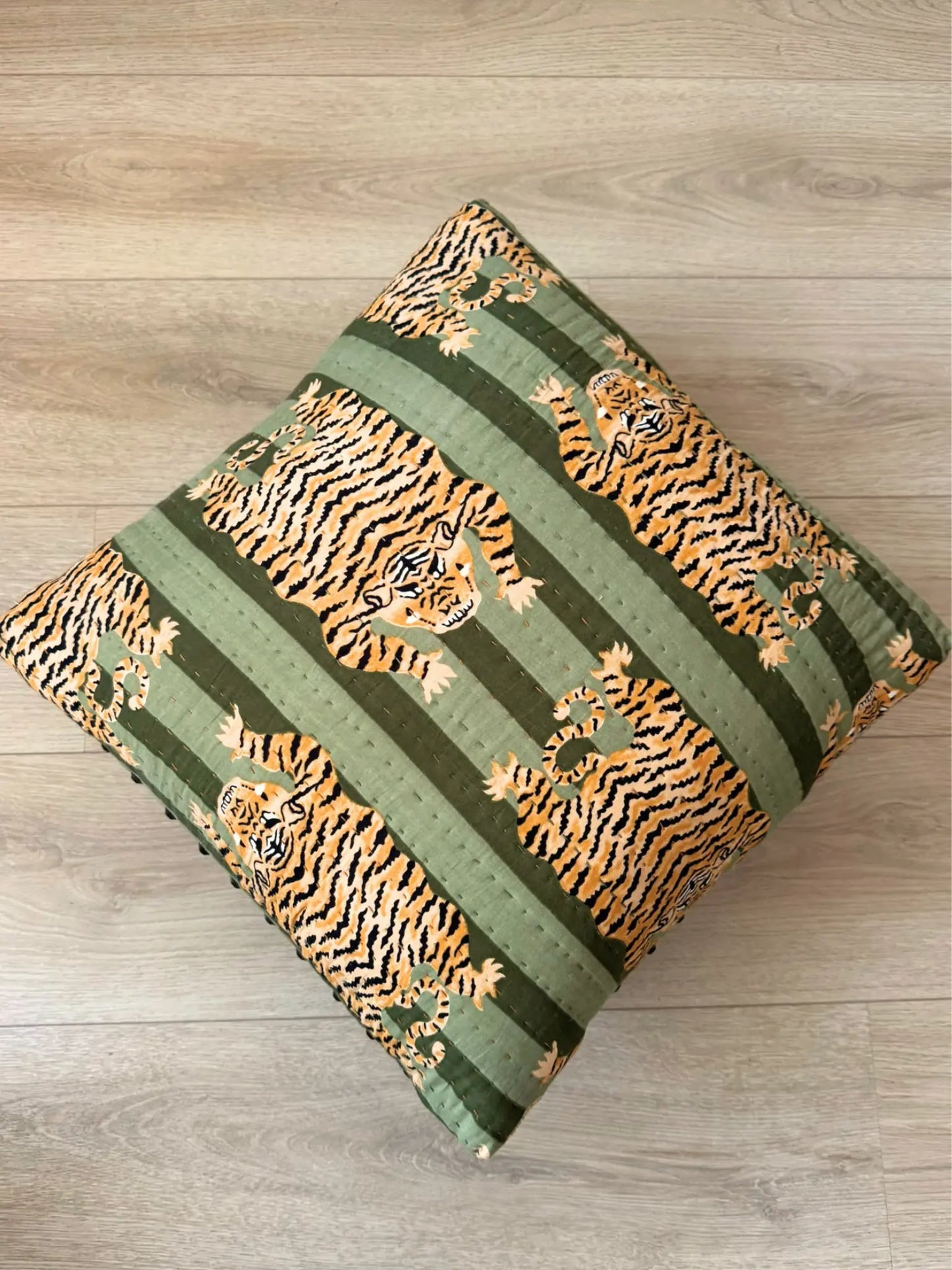 Voetenbank Jungle Stripes